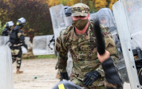 Iowa cavalry Soldiers conduct riot training
