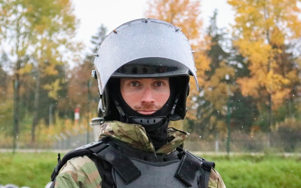 Iowa cavalry Soldier conducts riot training