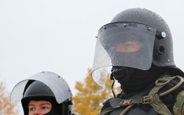 Iowa cavalry Soldiers conduct riot training