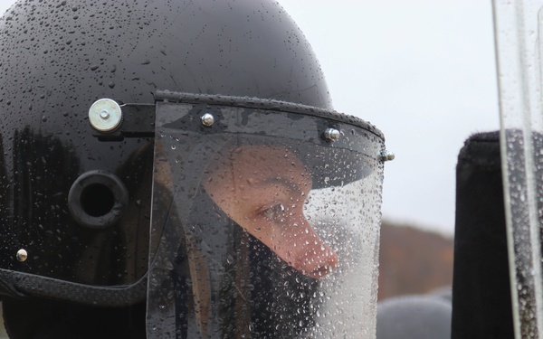 Iowa cavalry Soldier conducts riot training