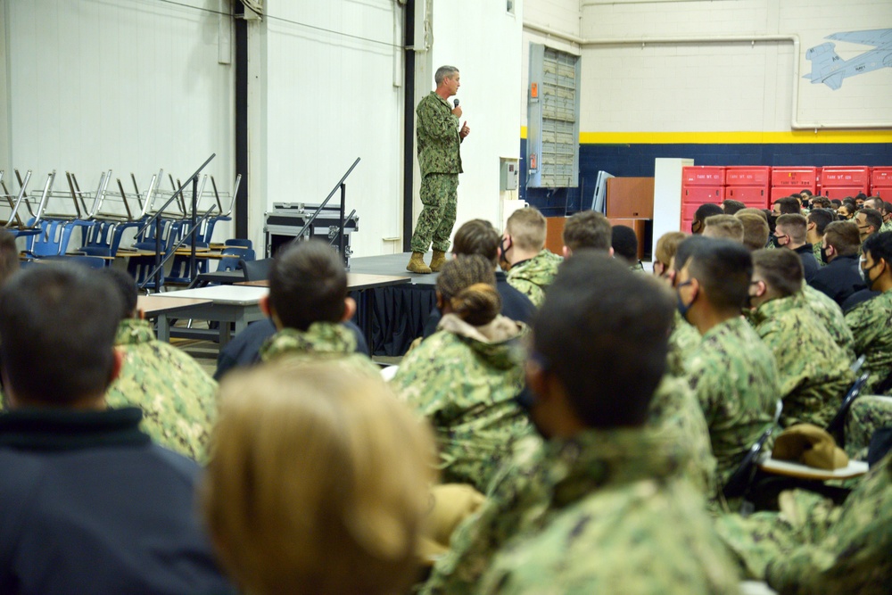 NETC Commander Tours TSC, CEODD, SWESC and CSCSU Great Lakes