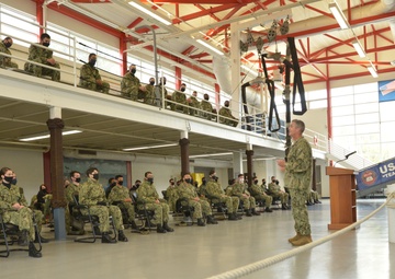 NETC Commander Tours TSC, CEODD, SWESC and CSCSU Great Lakes