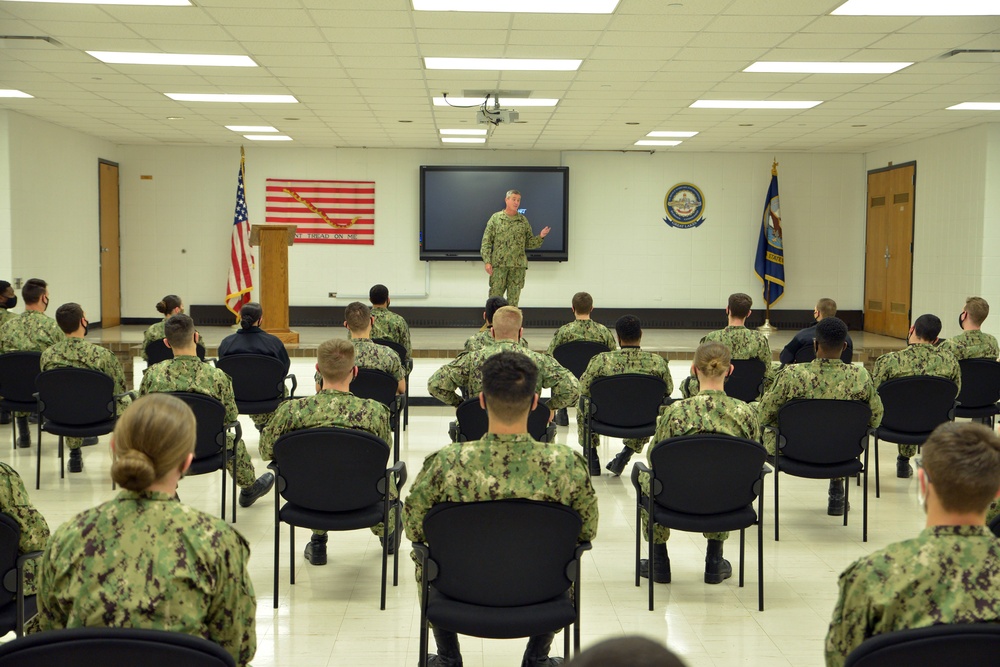 NETC Commander Tours TSC, CEODD, SWESC and CSCSU Great Lakes