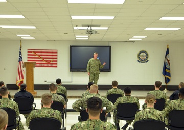 NETC Commander Tours TSC, CEODD, SWESC and CSCSU Great Lakes
