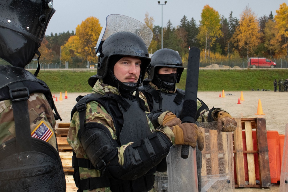 Soldiers conduct crowd riot control training