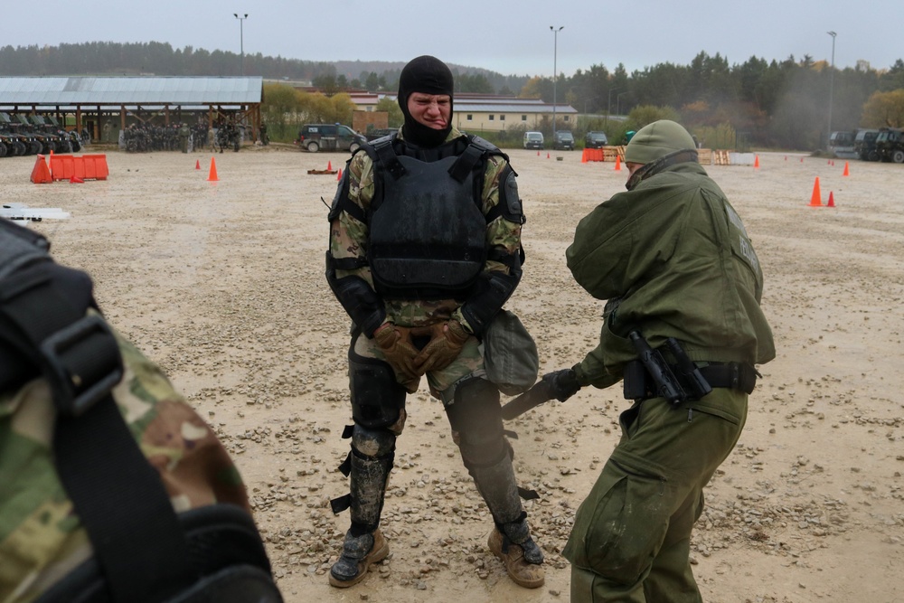 German soldiers train Iowa cavalry Soldiers