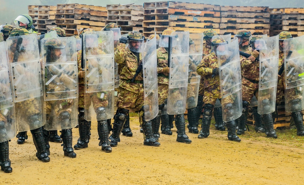 Italian soldiers conduct crowd control training during KFOR 28