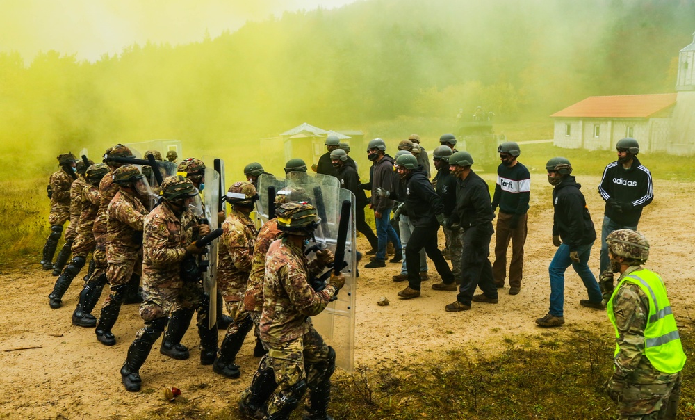 Italian soldiers conduct crowd control training during KFOR 28