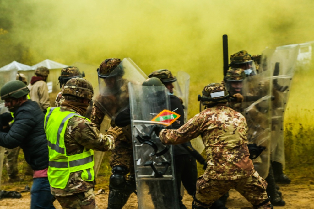 Italian soldiers conduct crowd control training during KFOR 28