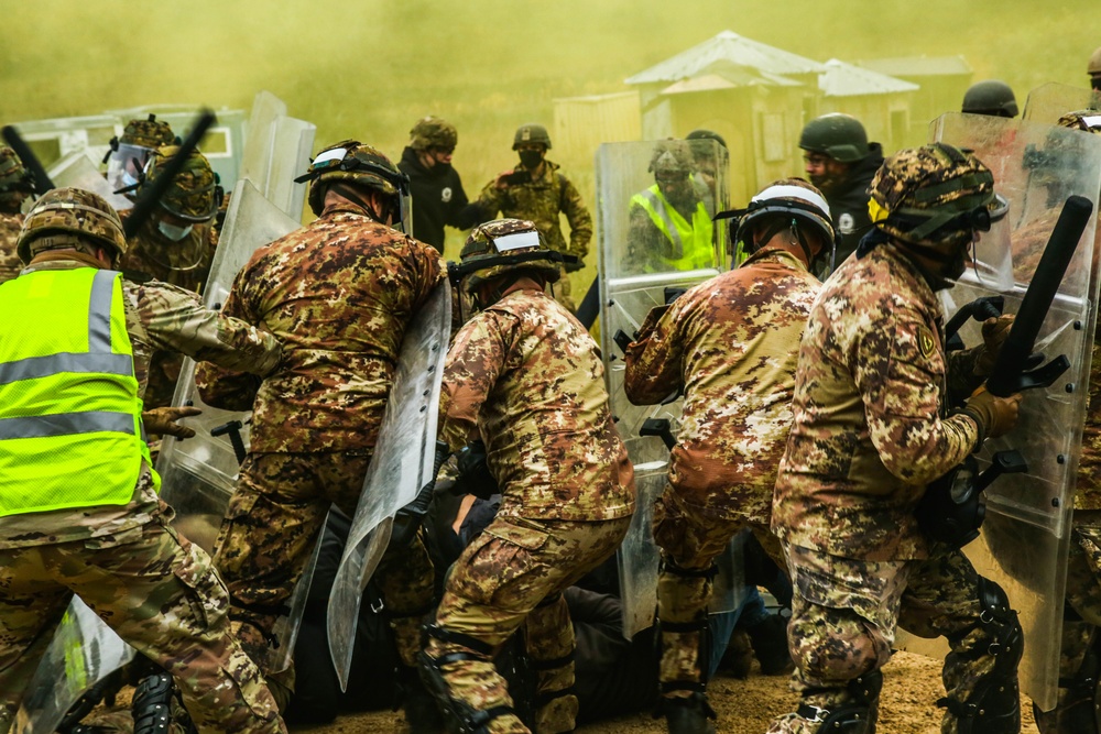 Italian soldiers conduct crowd control training during KFOR 28