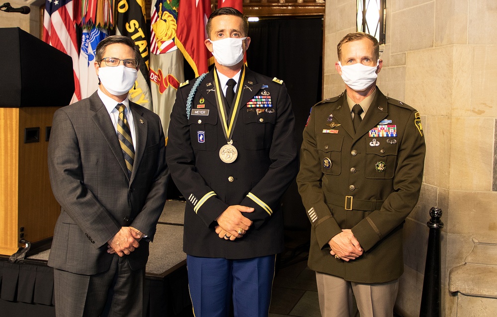 Meyer receives the Nininger Award for valor at arms