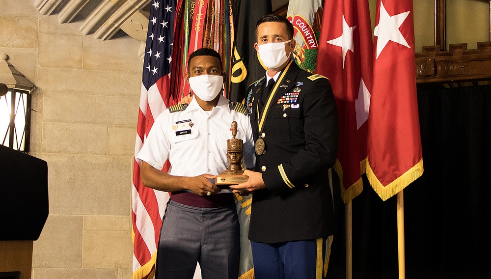 Meyer receives the Nininger Award for valor at arms