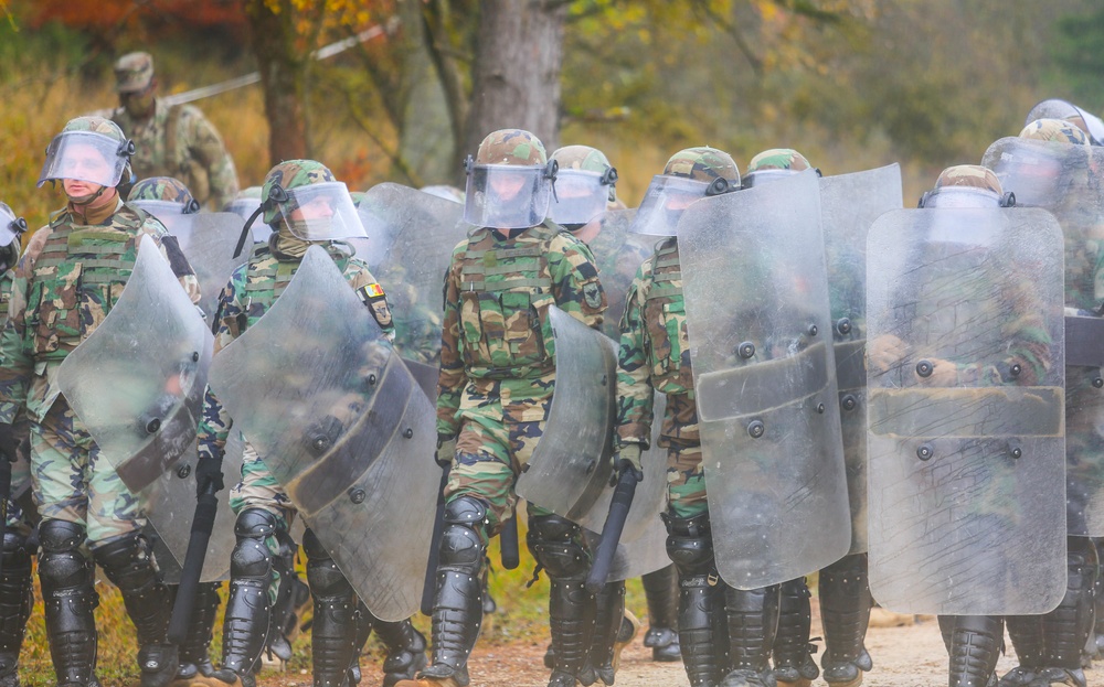 Moldovan soldiers conduct Freedom of movement training during KFOR28