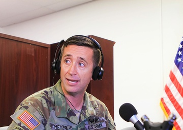 Meyer receives the Nininger Award for valor at arms