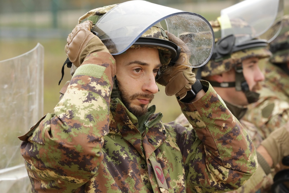 Italian Soldiers conduct crowd control training during KFOR28