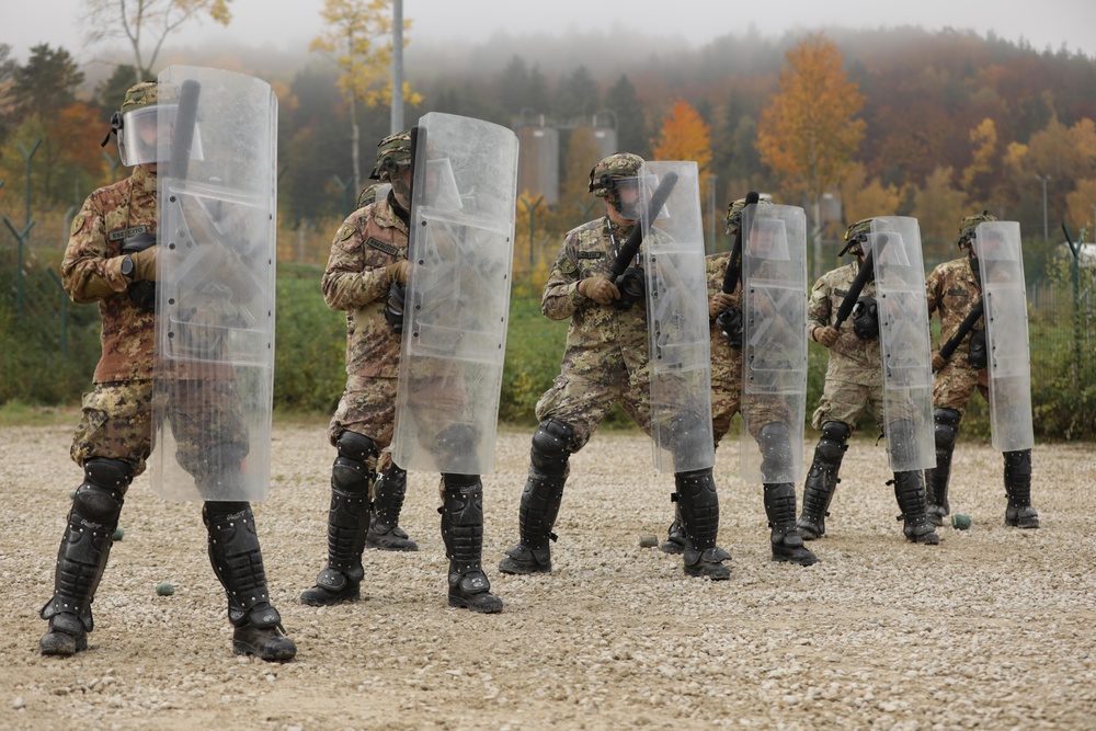 Italian Soldiers conduct crowd control training during KFOR28