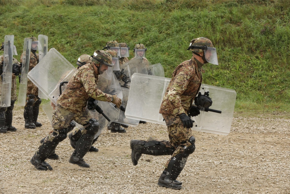 Italian Soldiers conduct crowd control training during KFOR28