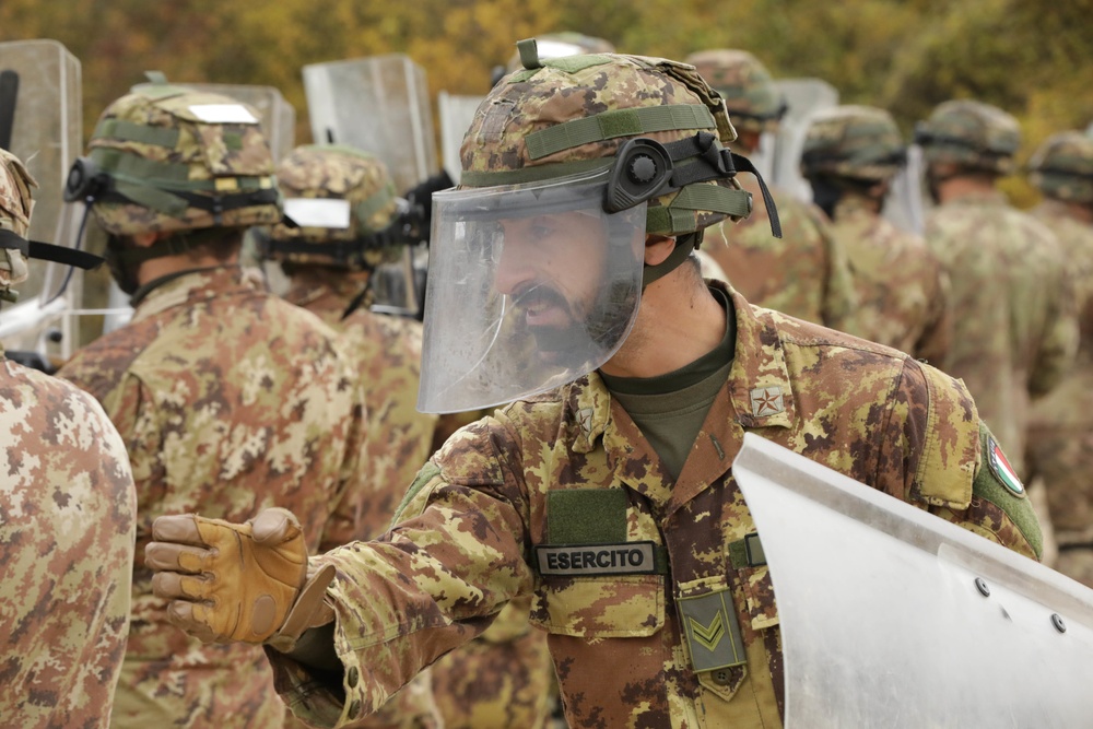 Italian Soldiers conduct crowd control training during KFOR28