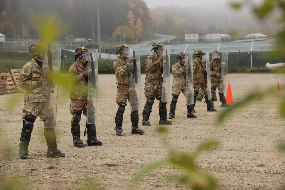 Italian Soldiers conduct crowd control training during KFOR28