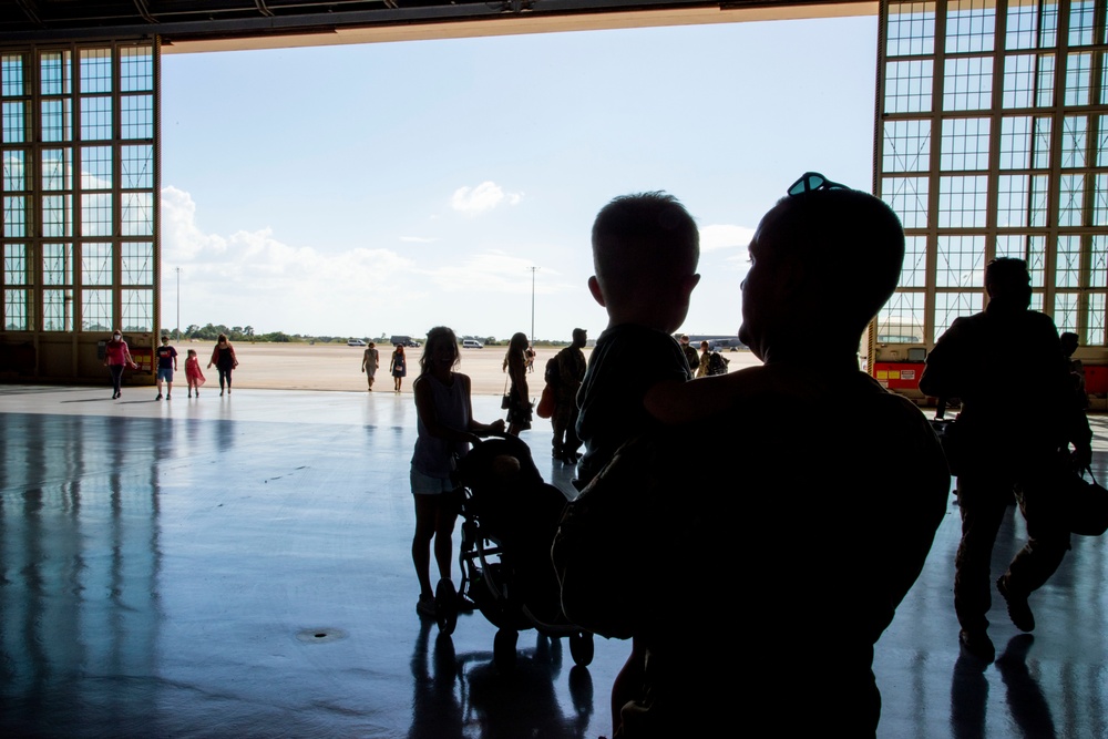 21 Airmen of the 50th EARS return home from Al Udeid