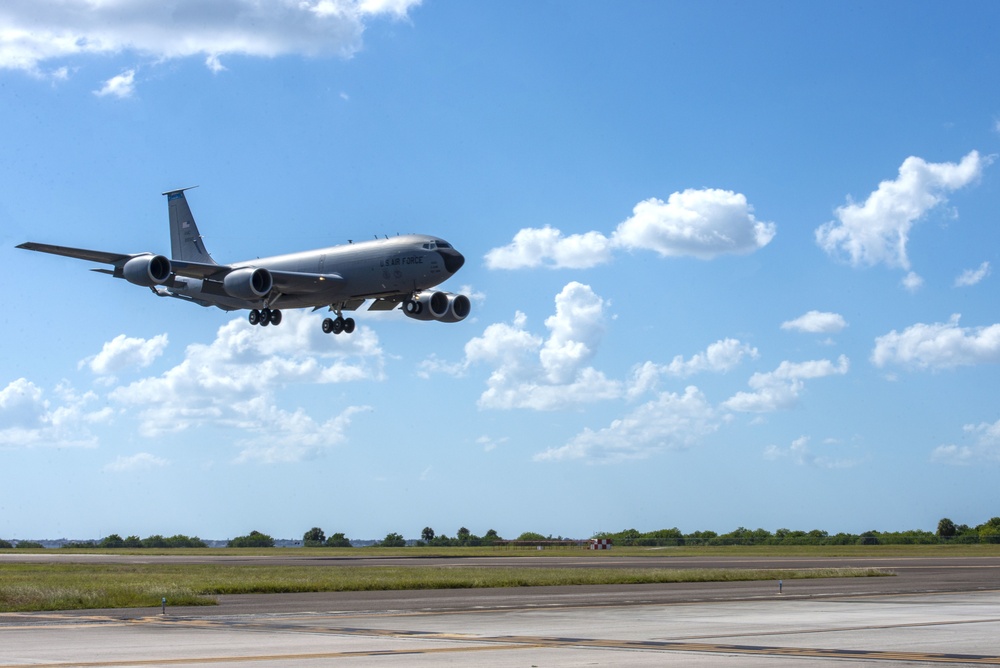 21 Airmen of the 50th EARS return home from Al Udeid