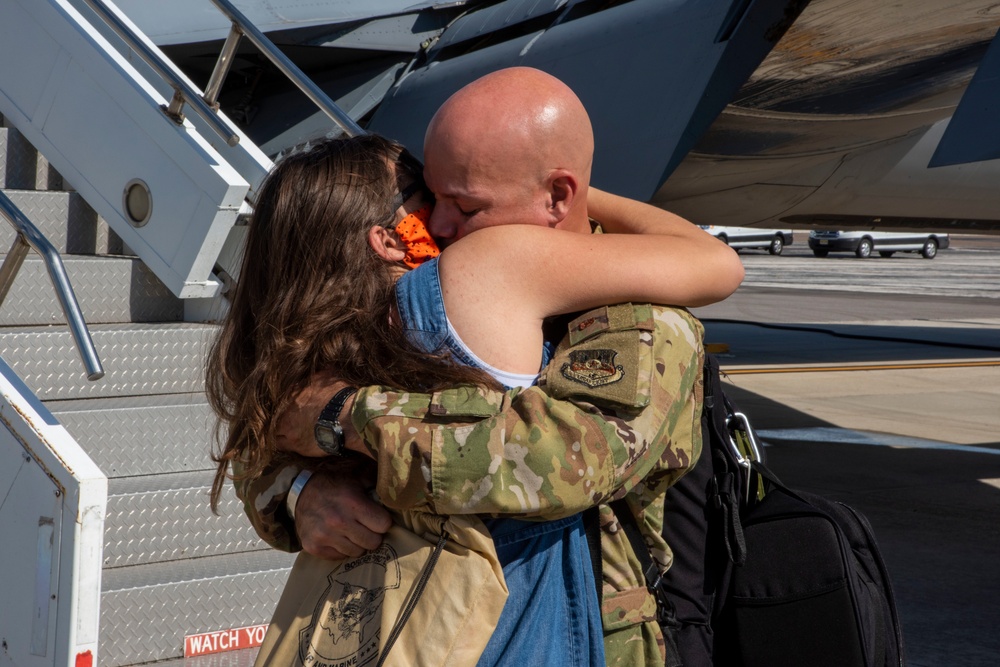 21 Airmen of the 50th EARS return home from Al Udeid