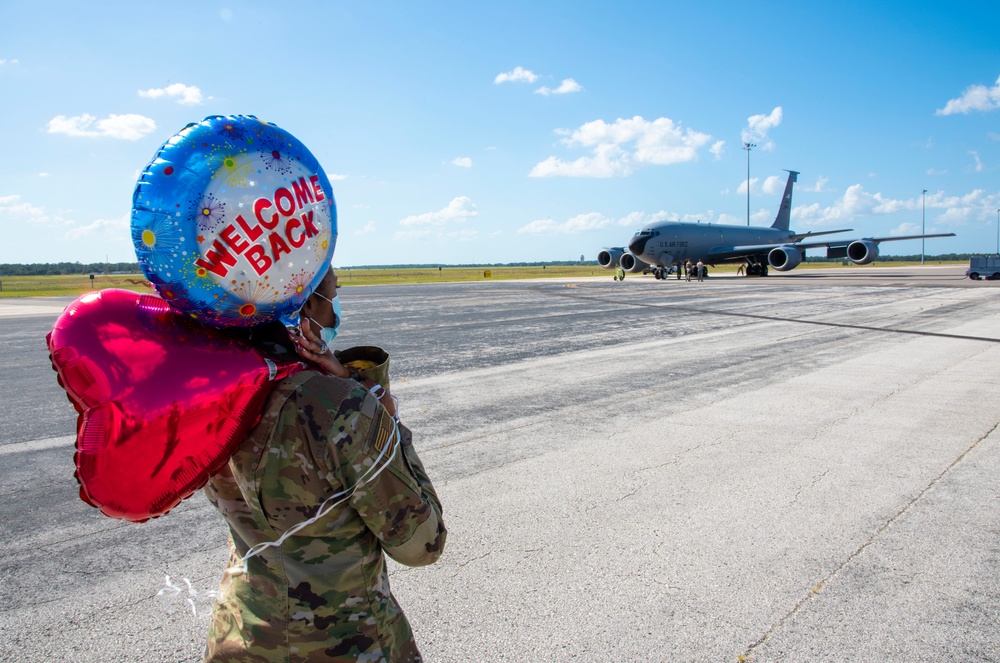 21 Airmen of the 50th EARS return home from Al Udeid