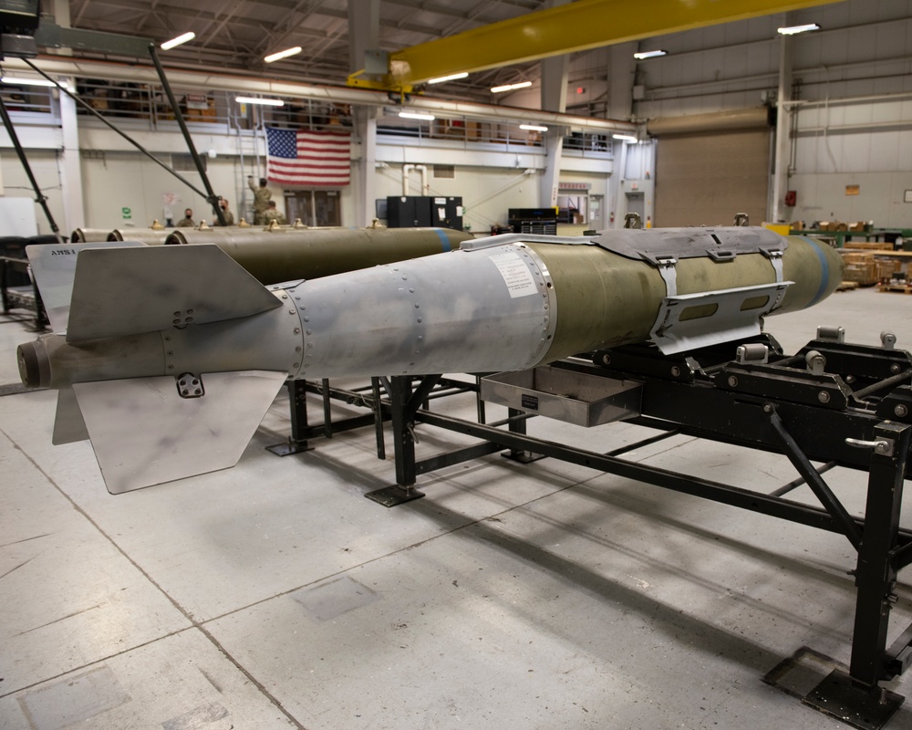 366th MUNS conducts bomb build training during immersion tour