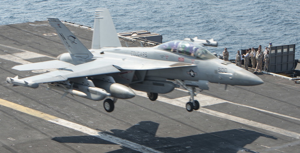 Aircraft Lands on the Flight Deck