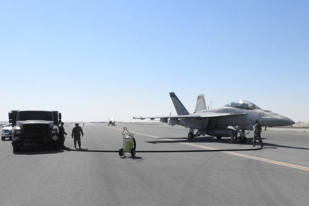 379th AEW Airmen conduct hot refuel