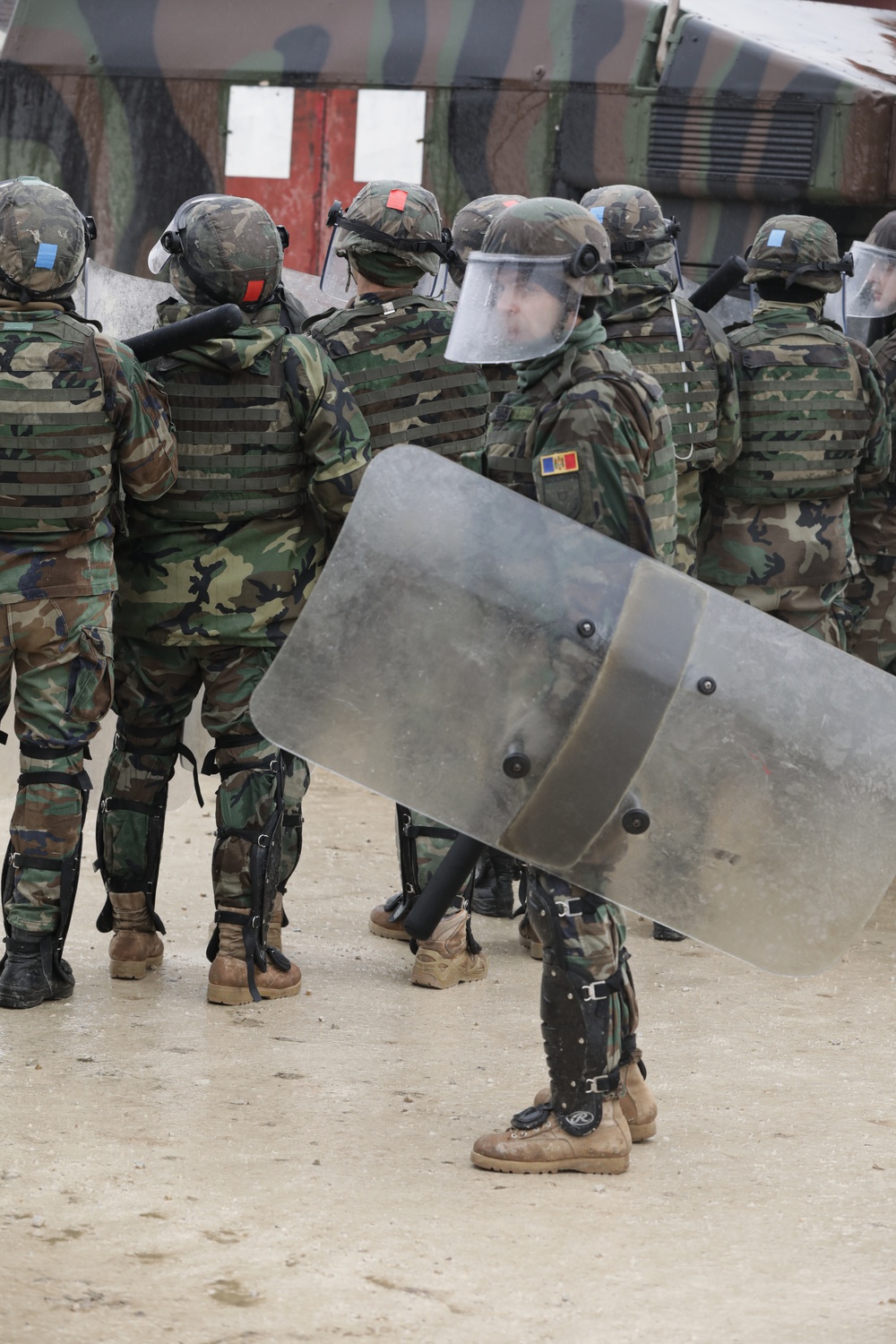 Moldovan soldiers conduct crowd riot control training