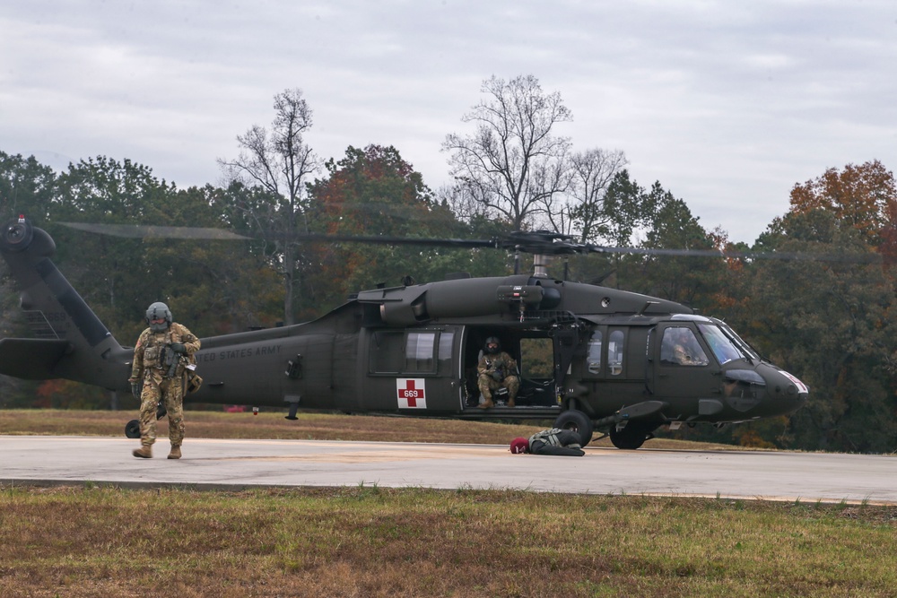 Marines, Soldiers enhance CASEVAC readiness during MEFEX 21.1