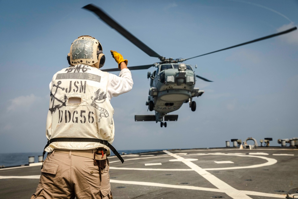 McCain conducts DLQs with Royal Australian Navy MH-60R
