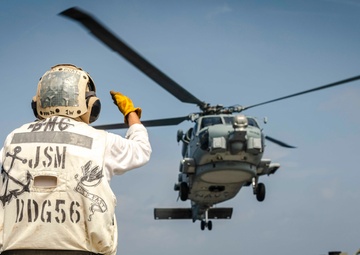 McCain conducts DLQs with Royal Australian Navy MH-60R