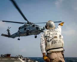 McCain conducts DLQs with Royal Australian Navy MH-60R