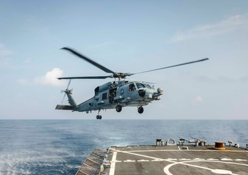 McCain conducts DLQs with Royal Australian Navy MH-60R