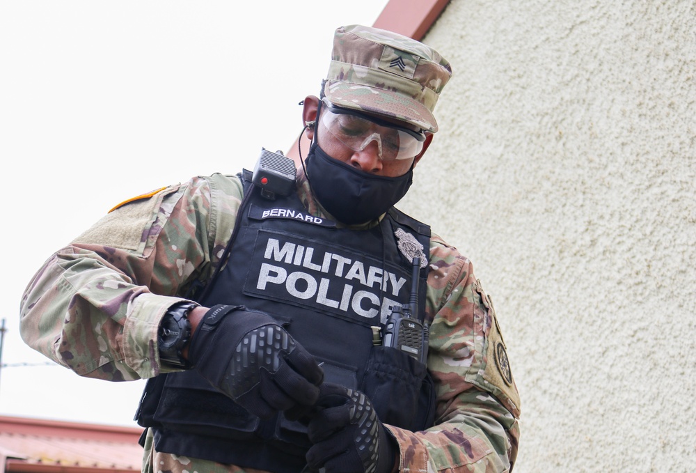 Maryland National Guard military police Soldier conducts active shooter training