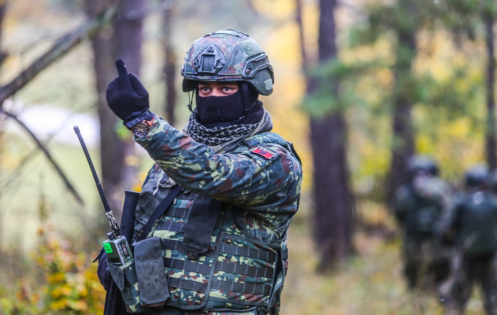 Albanian soldiers conduct patrol training during KFOR28