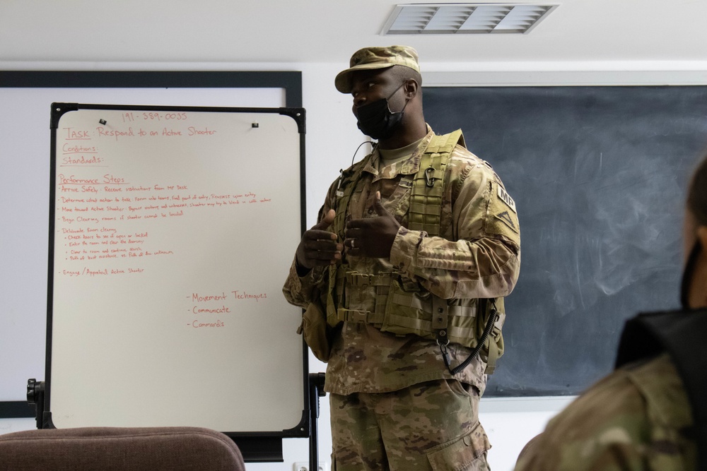 Observer Coach/Trainer briefs Maryland Army National Guard Military Police
