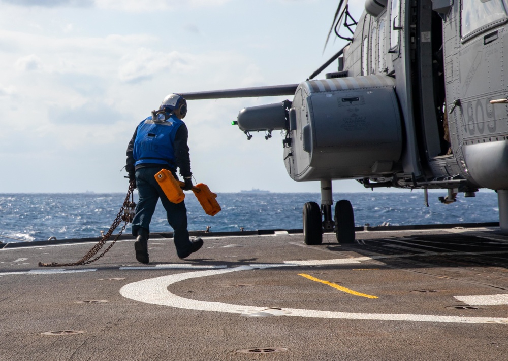 Boatswain's Mate 2nd Class Secures canadian CH-148 During Keen Sword 21