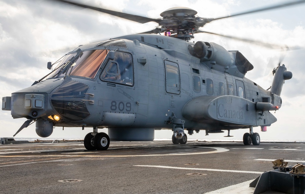 Canadian CH-148 Land on Flight Deck of USS Shiloh During Keen Sword 21