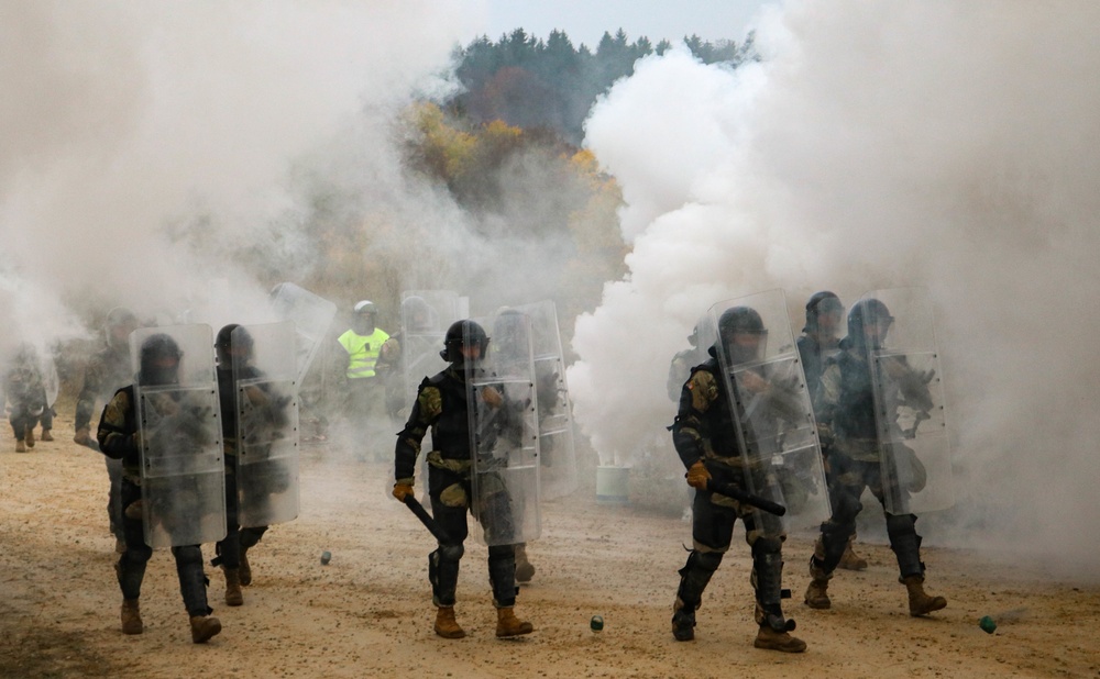 Iowa Soldiers respond to realistic riot scenario at JMRC