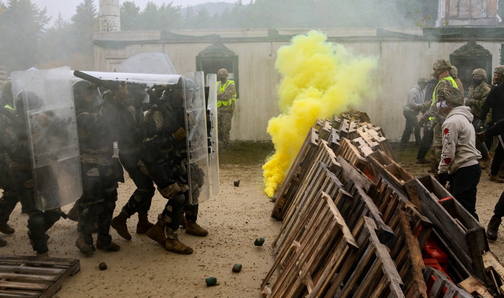 Iowa Soldiers respond to realistic riot scenario at JMRC