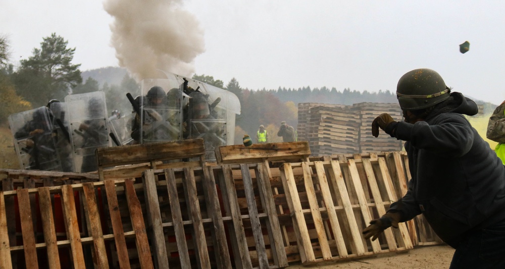 Iowa Soldiers respond to realistic riot scenario at JMRC