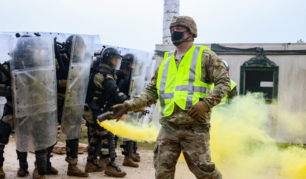 Iowa Soldiers respond to realistic riot scenario at JMRC