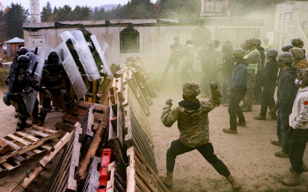 Iowa Soldiers respond to realistic riot scenario at JMRC