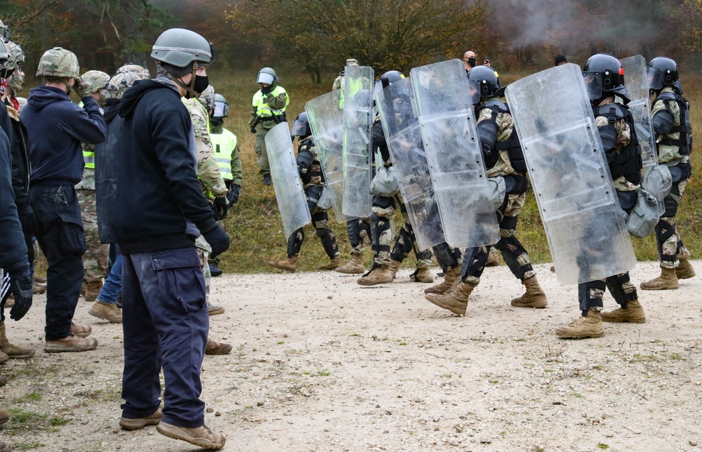 Iowa Soldiers respond to realistic riot scenario at JMRC