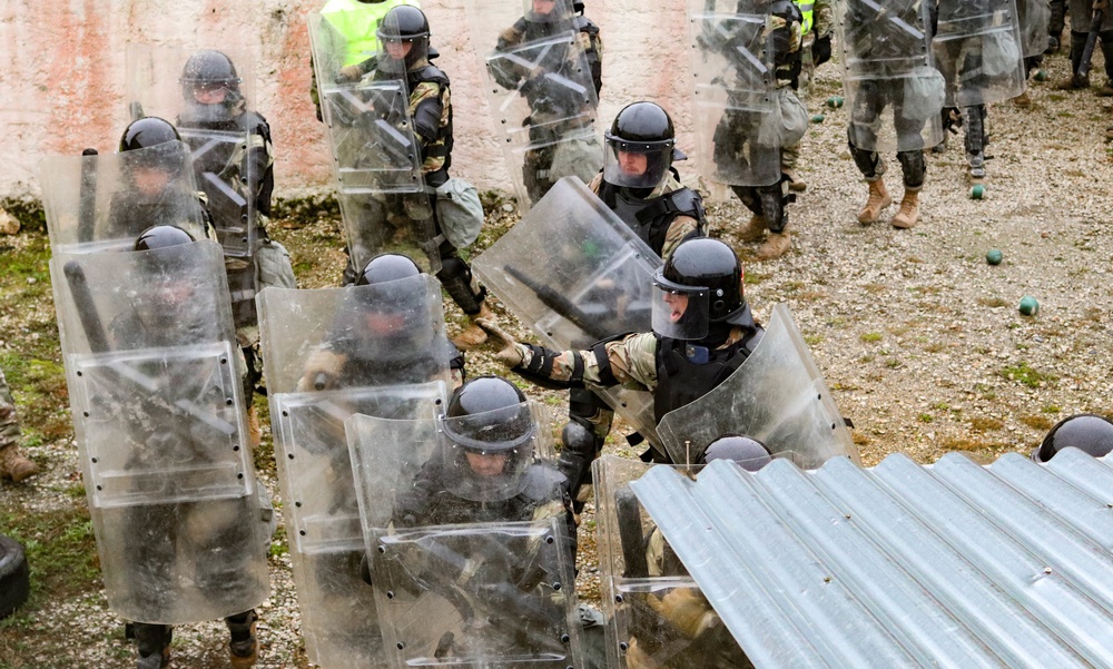 Iowa Soldiers respond to realistic riot scenario at JMRC