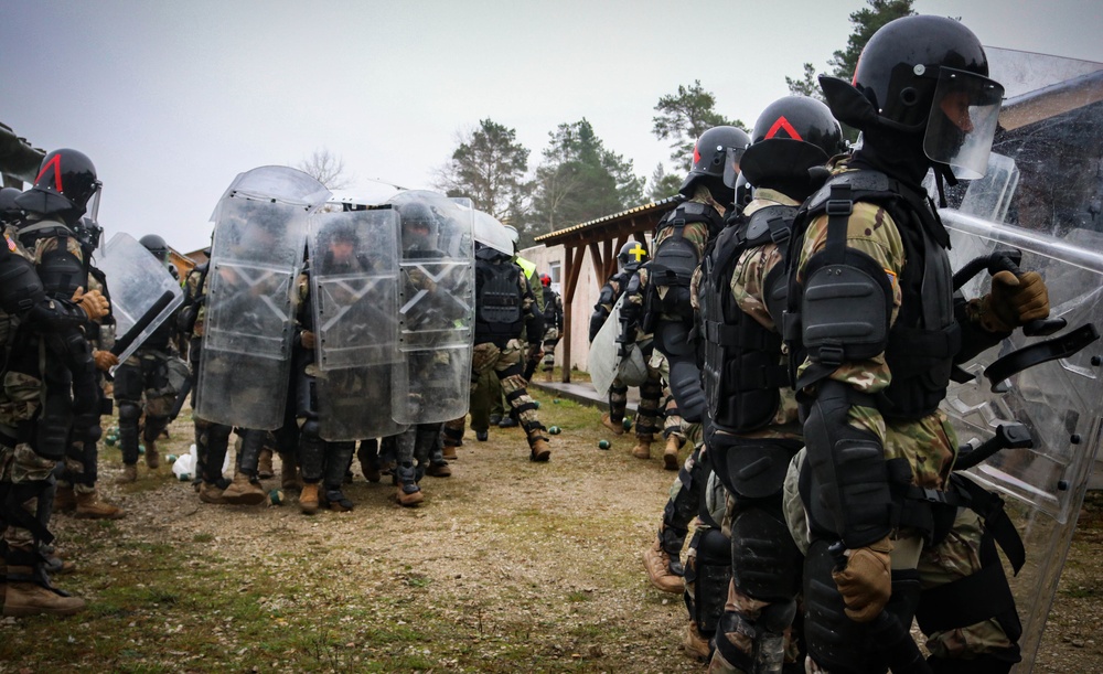 Iowa Soldiers respond to realistic riot scenario at JMRC