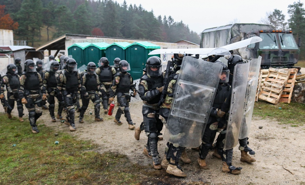 Iowa Soldiers respond to realistic riot scenario at JMRC